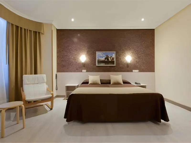 호텔 메디오디아 (Hotel Mediodia) 2