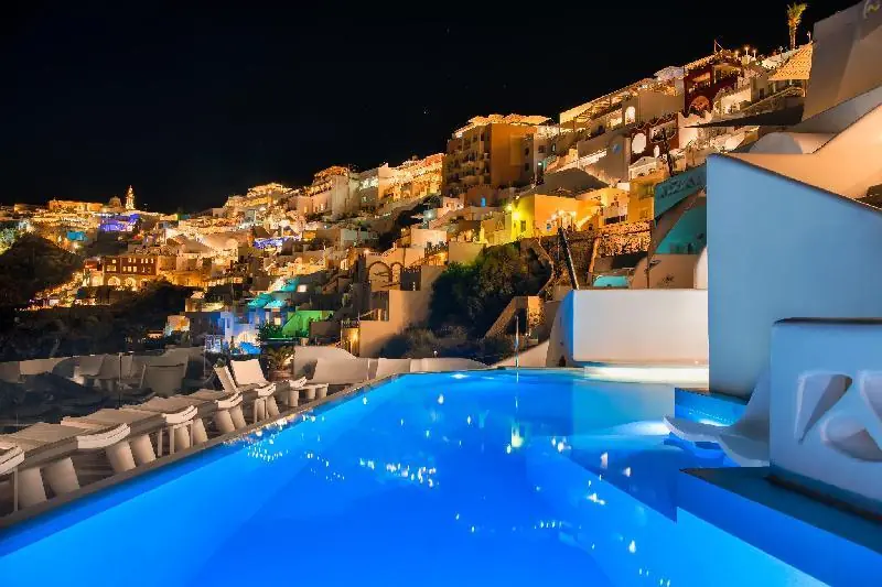 아티나 럭셔리 스위트 (Athina Luxury Suites) 1