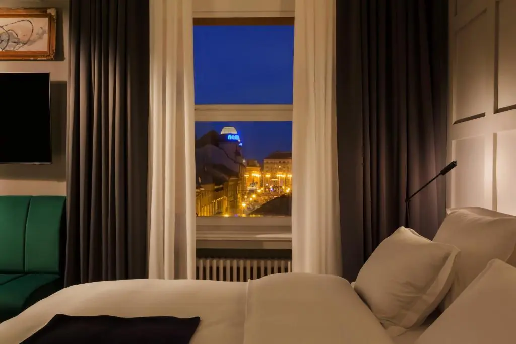 Bona Fide Main Square Designer Apartments 1