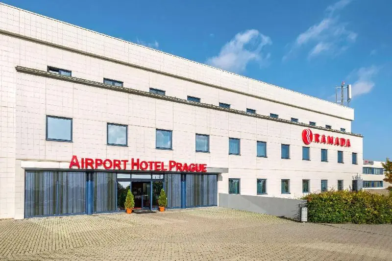 라마다 바이 윈덤 에어포트 프라하 (Ramada by Wyndham Airport Prague) 1
