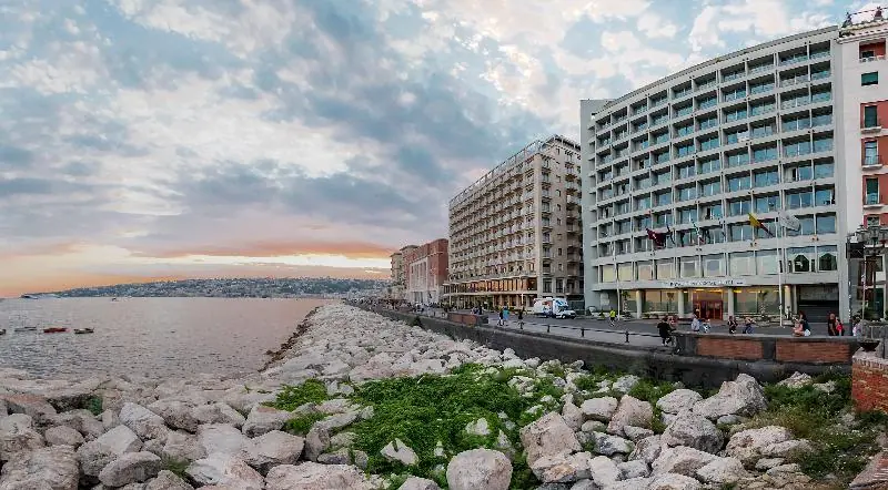 호텔 로얄 컨티넨탈 (Hotel Royal Continental) 1