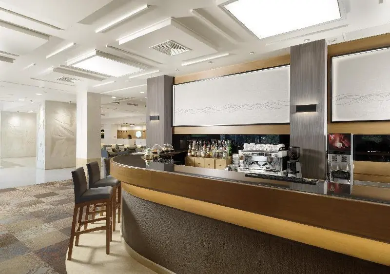 홀리데이 인 아테네 아티카 애비뉴 에어포트 W. 바이 IHG (Holiday Inn Athens Attica Av Airport W. By IHG) 1