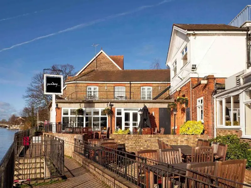 선데이 런던 스테인스어폰템스 히드로 T5 (Sunday London Staines-upon-Thames Heathrow T5) 1