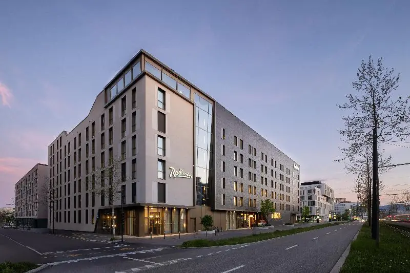 래디슨 호텔 앤 스위트 취리히 (Radisson Hotel & Suites Zurich) 1