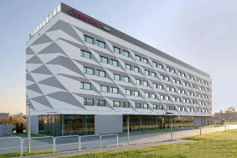 햄프턴 바이 힐튼 크라쿠프 에어포트 (Hampton by Hilton Krakow Airport) 1