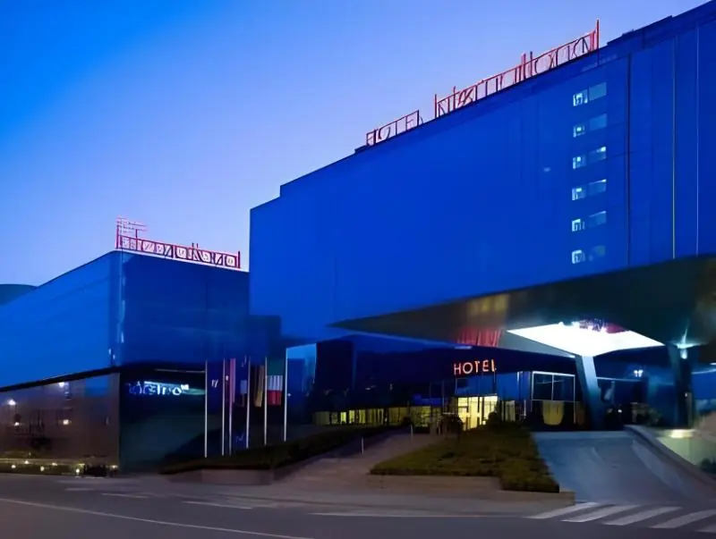 호텔 인터내셔널 (Hotel International) 1