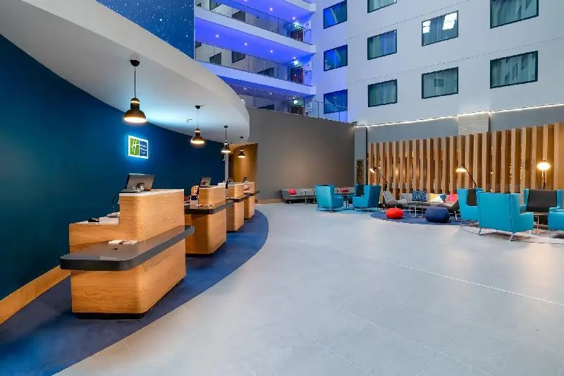홀리데이 인 익스프레스 런던 히드로 T4 바이 IHG (Holiday Inn Express London Heathrow T4 By IHG) 1