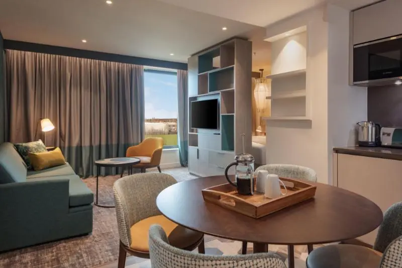 스테이브리지 스위트 런던-히드로 배스 로드 바이 IHG (STAYBRIDGE SUITES LONDON-HEATHROW BATH ROAD By IHG) 2